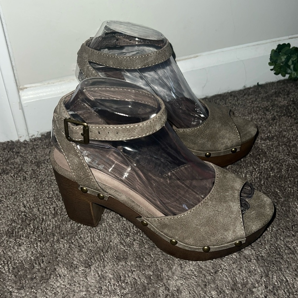 Journee Collection Lorica Platform Sandal 7